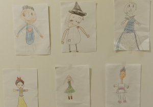 Rysunki dzieci przedstawiające wybrane postacie bajkowe.