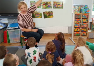 Widok na dzieci uczestniczące w zajęciach w ramach projektu edukacyjnego - Kumpelkowo.