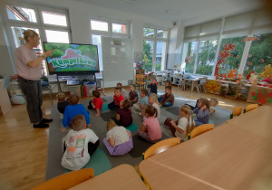 Widok na dzieci uczestniczące w zajęciach w ramach projektu edukacyjnego - Kumpelkowo.