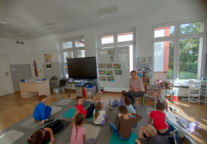Widok na dzieci uczestniczące w zajęciach w ramach projektu edukacyjnego - Kumpelkowo.