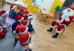 Mikołaj odpowiada na pytania dzieci